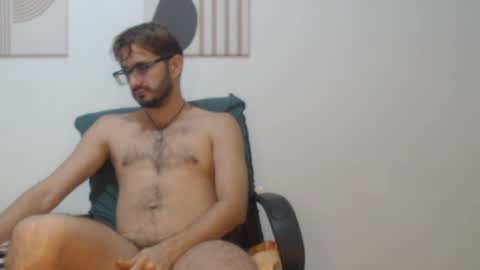 Snapshot of peter_x_annaud chatting on May 2026 11:03:02 AM FELIPE online show from May 2026 11:03:02 AM