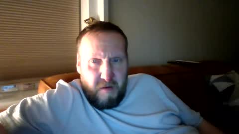 Snapshot of peterpeters443 chatting on January 2026 01:32:01 AM jelle online show from January 2026 01:32:01 AM
