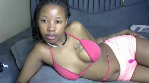 Snapshot of petite_byb1 chatting on April 2026 07:10:01 PM lonny online show from April 2026 07:10:01 PM