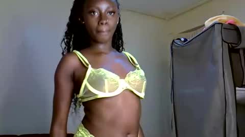 Snapshot of petite_charm chatting on April 2026 08:09:02 AM Charm online show from April 2026 08:09:02 AM