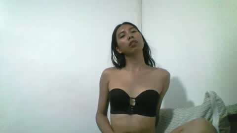 Snapshot of petite_dicklover chatting on June 2026 08:12:02 AM Yuriee online show from June 2026 08:12:02 AM