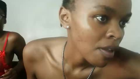 Snapshot of petite_jenn_ chatting on April 2026 02:52:02 PM mimi online show from April 2026 02:52:02 PM