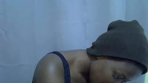 petite_melan online show from October 2025 05:21:02 PM