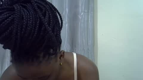 petite_melan online show from December 2025 04:27:01 PM