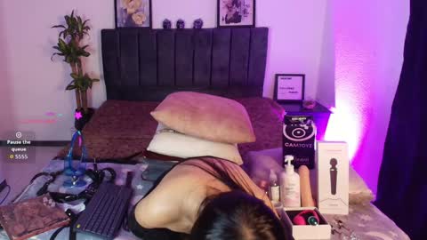 Snapshot of petite_pepper18 chatting on May 2026 12:46:01 PM petite_pepper18 online show from May 2026 12:46:01 PM