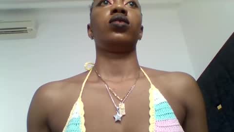Snapshot of petite_princes chatting on December 2024 08:55:02 AM petite_princes online show from December 2024 08:55:02 AM