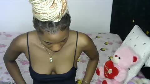 Snapshot of petite_princes chatting on December 2024 08:15:02 AM petite_princes online show from December 2024 08:15:02 AM