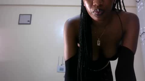 Snapshot of petite_princes chatting on March 2025 09:53:01 PM petite_princes online show from March 2025 09:53:01 PM