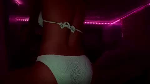 Snapshot of petitebarbie27 chatting on October 2025 06:28:02 AM petitebarbie27 online show from October 2025 06:28:02 AM