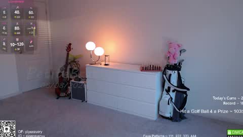 Snapshot of petitebrat chatting on June 2026 01:06:01 AM PiperAvery online show from June 2026 01:06:01 AM