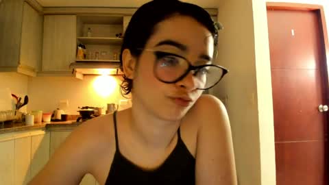 Lunna online show from April 2026 12:37:02 AM