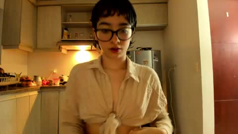 Snapshot of petitee_lunna chatting on April 2026 01:16:02 AM Lunna online show from April 2026 01:16:02 AM