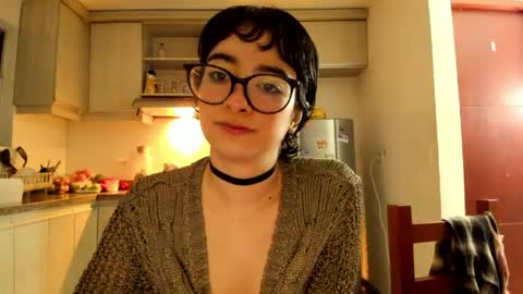 Snapshot of petitee_lunna chatting on April 2026 12:46:02 AM Lunna online show from April 2026 12:46:02 AM