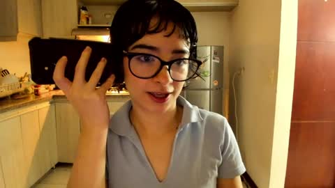 Snapshot of petitee_lunna chatting on April 2026 01:48:01 AM Lunna online show from April 2026 01:48:01 AM