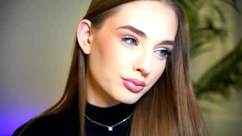 Petitegonwiild online show from December 2025 12:26:02 AM