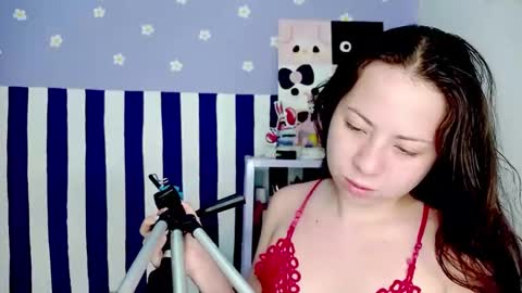 Snapshot of petiteivoryqueen chatting on April 2026 05:54:01 AM danna online show from April 2026 05:54:01 AM