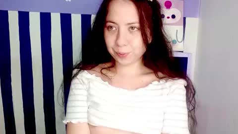 Snapshot of petiteivoryqueen chatting on April 2026 04:39:01 AM danna online show from April 2026 04:39:01 AM