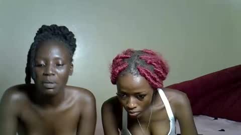 Snapshot of petitekittyy chatting on April 2026 02:37:01 PM Kitty online show from April 2026 02:37:01 PM