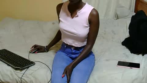 Snapshot of petitekittyy chatting on April 2026 03:39:01 PM Kitty online show from April 2026 03:39:01 PM