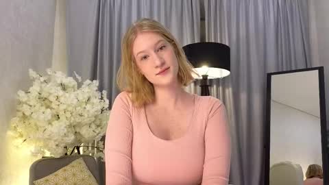 Elza online show from November 2025 06:19:02 PM