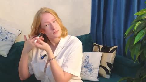 Elza online show from November 2025 06:59:02 PM