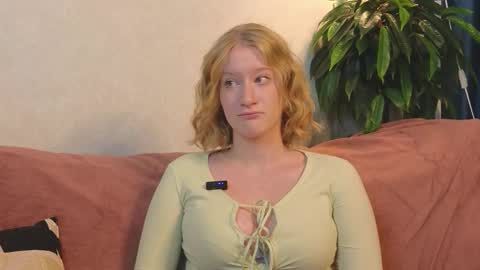 Elza online show from November 2025 07:49:02 PM