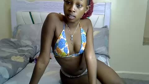 Snapshot of petitenoirr chatting on June 2026 01:34:02 PM petitenoirr online show from June 2026 01:34:02 PM
