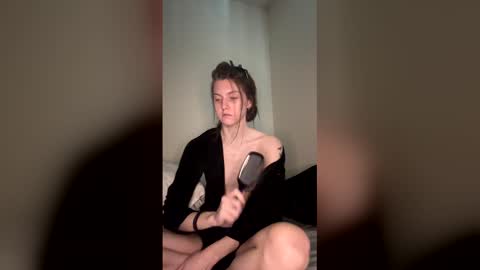 Snapshot of petiteratt chatting on April 2026 07:55:01 PM I am very new and dont know what im doing lol online show from April 2026 07:55:01 PM