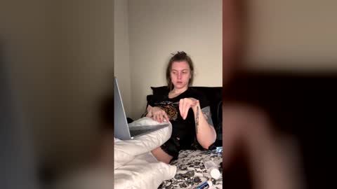 Snapshot of petiteratt chatting on April 2026 07:54:01 PM I am very new and dont know what im doing lol online show from April 2026 07:54:01 PM