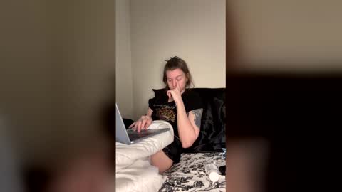 Snapshot of petiteratt chatting on April 2026 07:58:02 PM I am very new and dont know what im doing lol online show from April 2026 07:58:02 PM