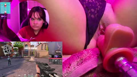 Snapshot of petitesally_ chatting on December 2024 11:28:02 PM Sally online show from December 2024 11:28:02 PM