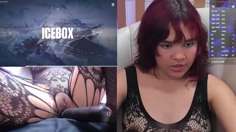Snapshot of petitesally_ chatting on February 2025 06:51:01 AM Sally online show from February 2025 06:51:01 AM