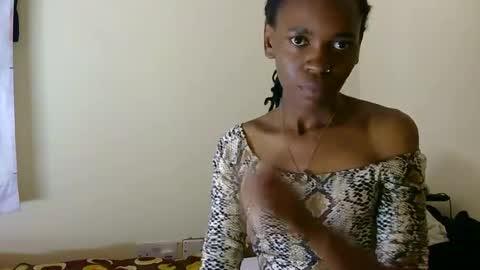 Snapshot of petitevixenn chatting on August 2026 03:03:01 PM petitevixenn online show from August 2026 03:03:01 PM