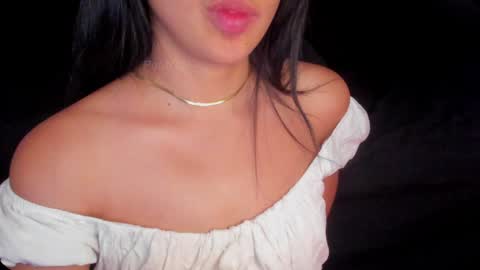 Snapshot of petitgirl_ chatting on December 2024 06:15:02 PM J A S S online show from December 2024 06:15:02 PM