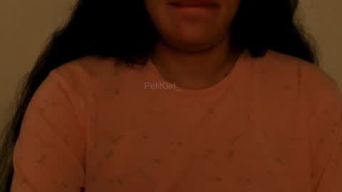 Snapshot of petitgirl_ chatting on December 2025 12:07:01 AM J A S S online show from December 2025 12:07:01 AM