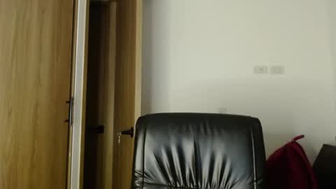 philipdj1 online show from April 2026 04:15:01 AM