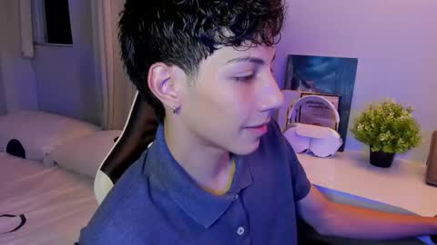 Snapshot of philipe_moonlight_ chatting on October 2025 05:41:02 AM Phil.   INDEPENDENT MODEL online show from October 2025 05:41:02 AM