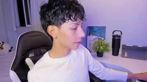 Snapshot of philipe_moonlight_ chatting on October 2025 04:59:02 AM Phil.   INDEPENDENT MODEL online show from October 2025 04:59:02 AM