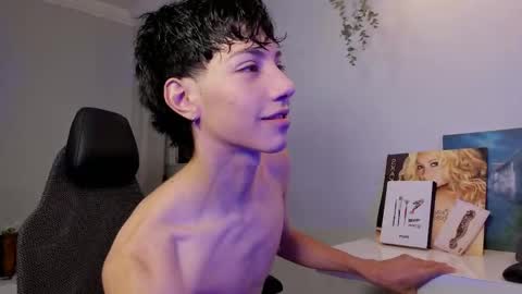 Snapshot of philipe_moonlight_ chatting on April 2026 05:19:01 AM Phil. INDEPENDENT MODEL online show from April 2026 05:19:01 AM