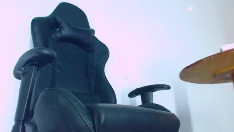 Snapshot of phlilloyhighclouds chatting on February 2026 02:32:01 PM phlilloyhighclouds online show from February 2026 02:32:01 PM