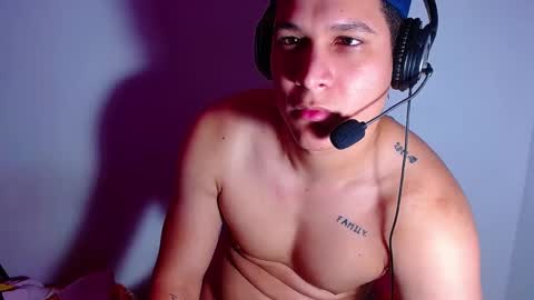 Snapshot of phoenixgnz08 chatting on December 2024 12:27:01 PM AdnierGnz online show from December 2024 12:27:01 PM