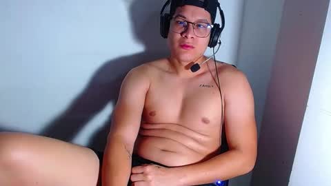 Snapshot of phoenixgnz08 chatting on January 2025 12:24:01 PM AdnierGnz online show from January 2025 12:24:01 PM