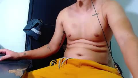 Snapshot of phoenixgnz08 chatting on February 2025 04:10:02 PM AdnierGnz online show from February 2025 04:10:02 PM