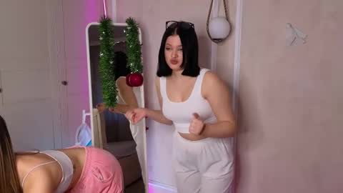 Snapshot of phyllisheart chatting on December 2024 07:56:02 AM Lora black and Lili blonde welcome you here online show from December 2024 07:56:02 AM