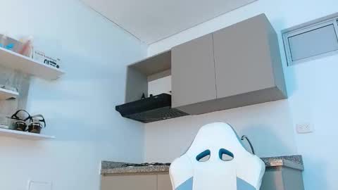 Liz online show from February 2025 11:04:01 PM