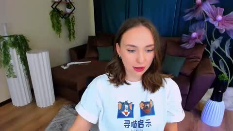 Emelie online show from October 2025 07:36:02 PM