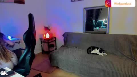 PiinkPandora online show from November 2025 03:22:01 PM