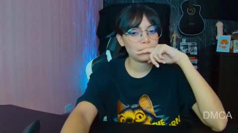 Snapshot of piixiie_d_oll chatting on October 2025 02:53:01 AM Andrea G online show from October 2025 02:53:01 AM