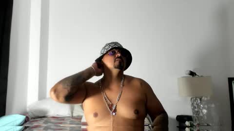 pikoro_gomez online show from October 2025 01:20:01 AM