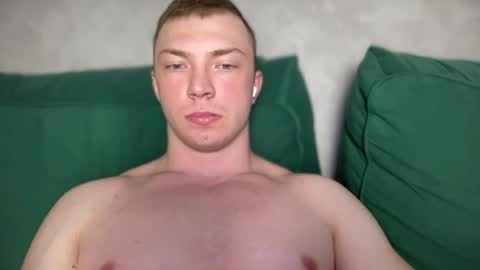 Snapshot of pimple_gang chatting on May 2026 07:27:01 AM Sasha online show from May 2026 07:27:01 AM
